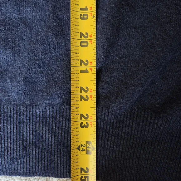 Men's Navy Cashmere V-Neck Sweater - Picture 5 of 8